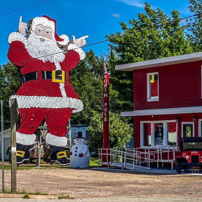 Santas Motel - Santas Workshop Photo (newer photo)